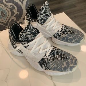 Gently used Men’s Adidas Harden Vol 4 Size 11 Basketball shoes